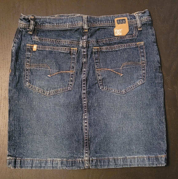 Women's DC denim skirt size 7 - Picture 2 of 3